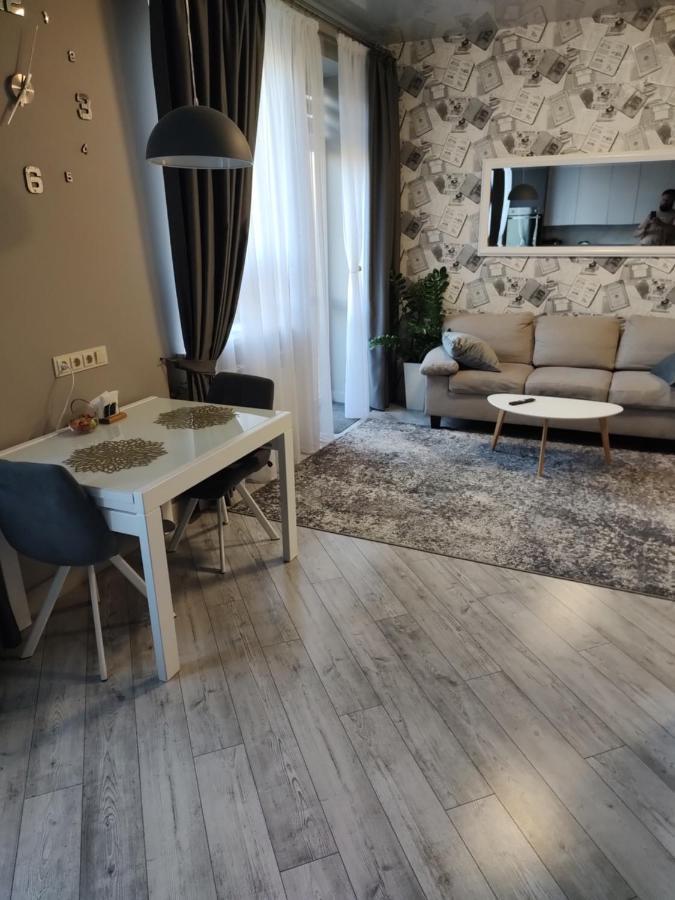 Центральні Люкс Апартаменти: Балкон, Smart TV та Кава Kryvyi Rih Exterior photo