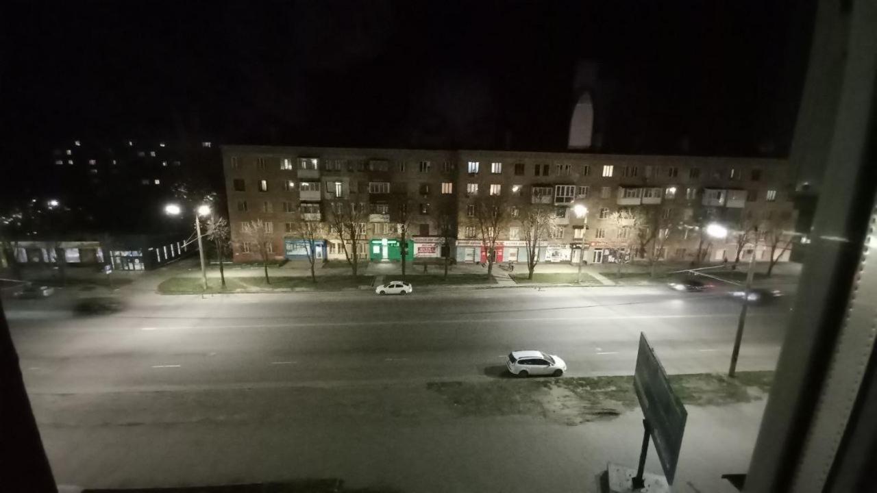 Центральні Люкс Апартаменти: Балкон, Smart TV та Кава Kryvyi Rih Exterior photo