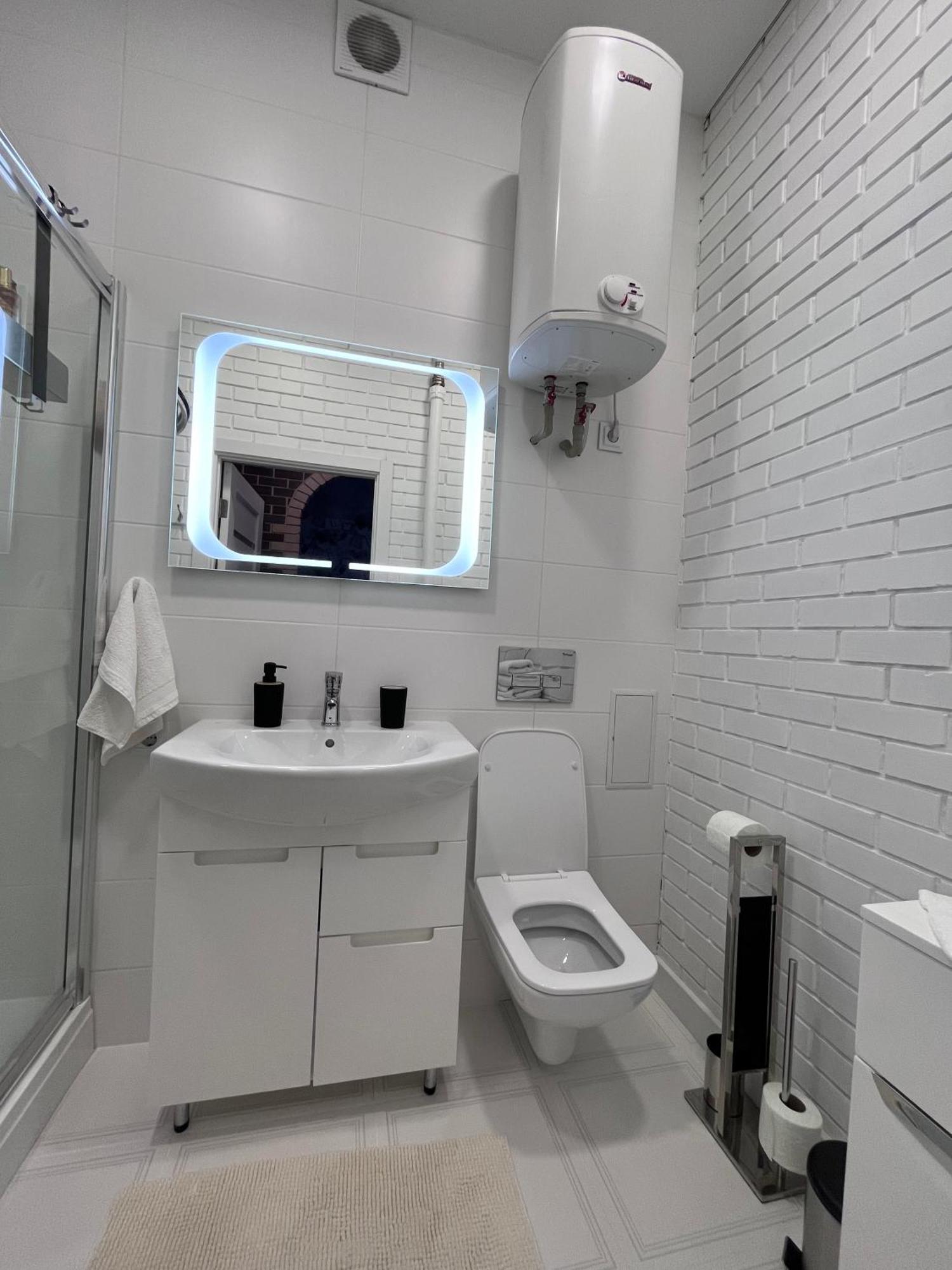 Центральні Люкс Апартаменти: Балкон, Smart TV та Кава Kryvyi Rih Exterior photo