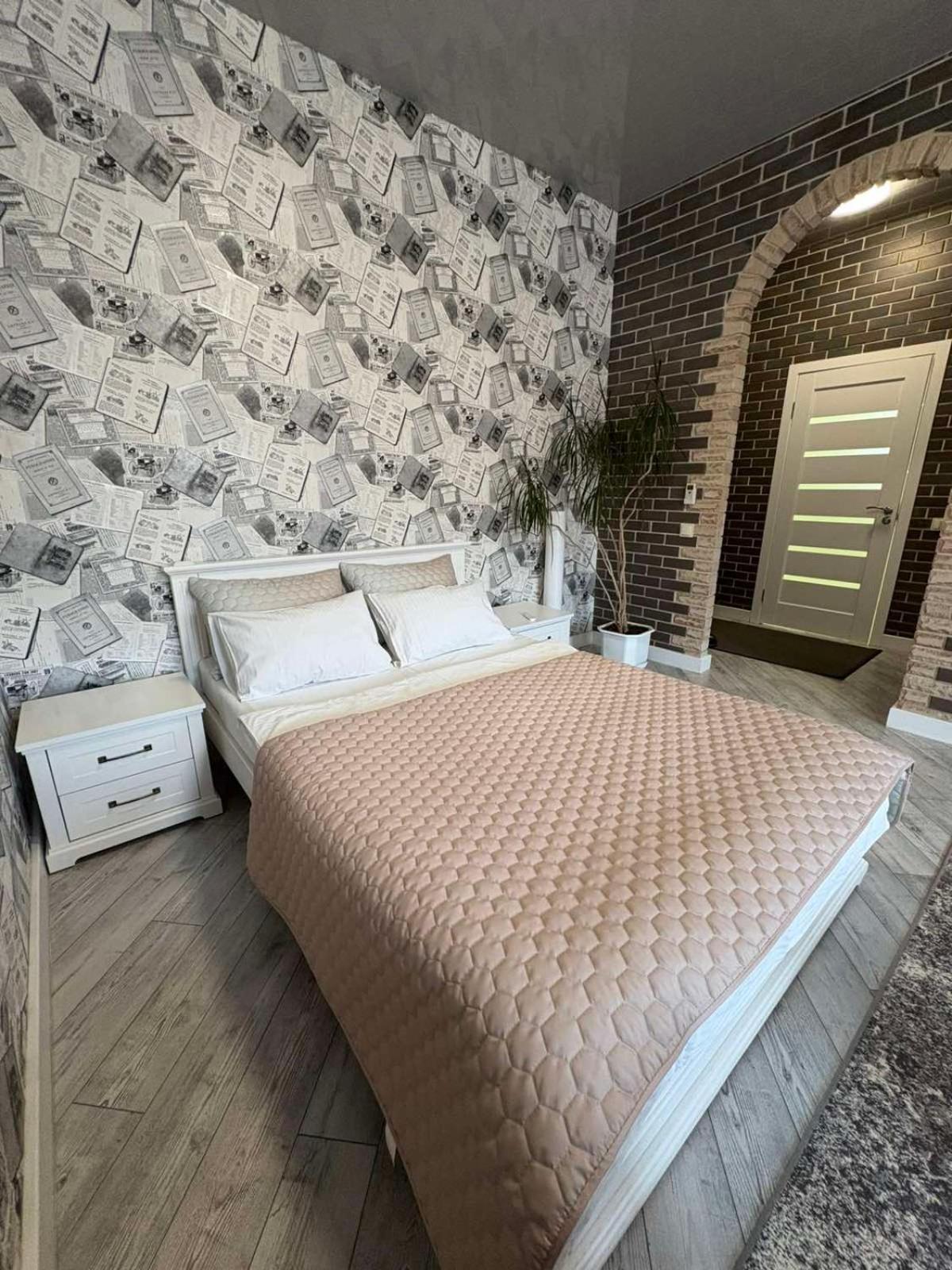 Центральні Люкс Апартаменти: Балкон, Smart TV та Кава Kryvyi Rih Exterior photo