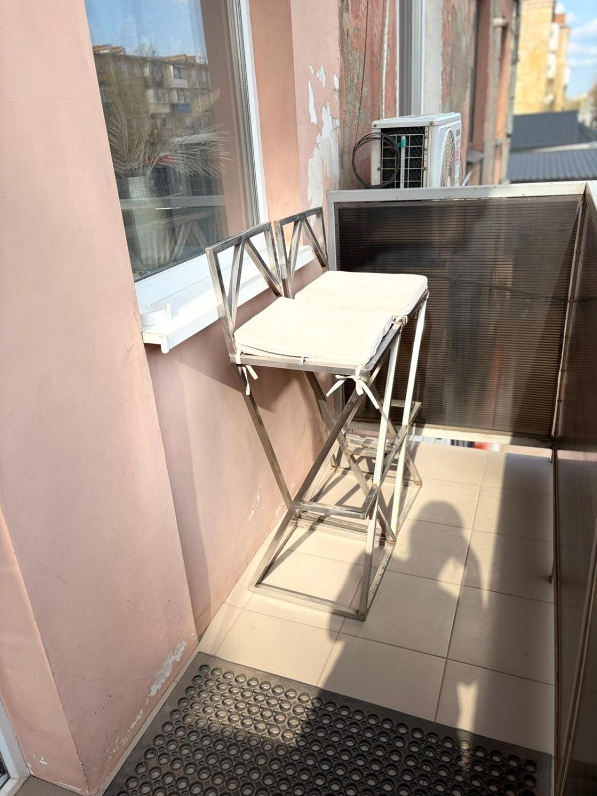 Центральні Люкс Апартаменти: Балкон, Smart TV та Кава Kryvyi Rih Exterior photo