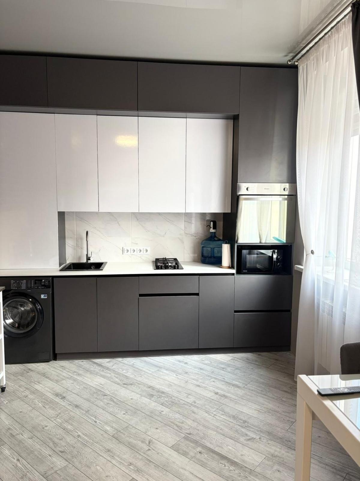 Центральні Люкс Апартаменти: Балкон, Smart TV та Кава Kryvyi Rih Exterior photo