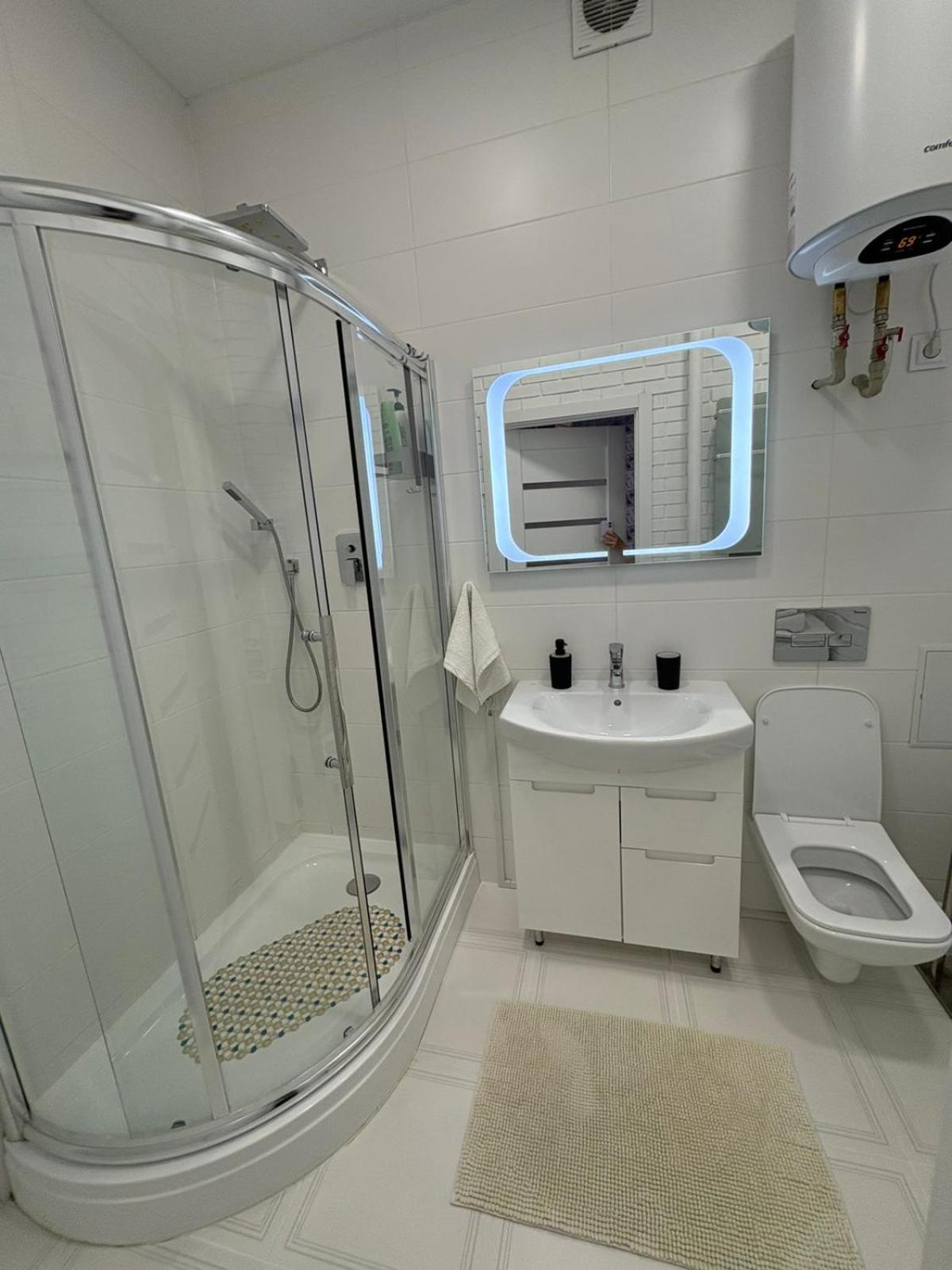 Центральні Люкс Апартаменти: Балкон, Smart TV та Кава Kryvyi Rih Exterior photo